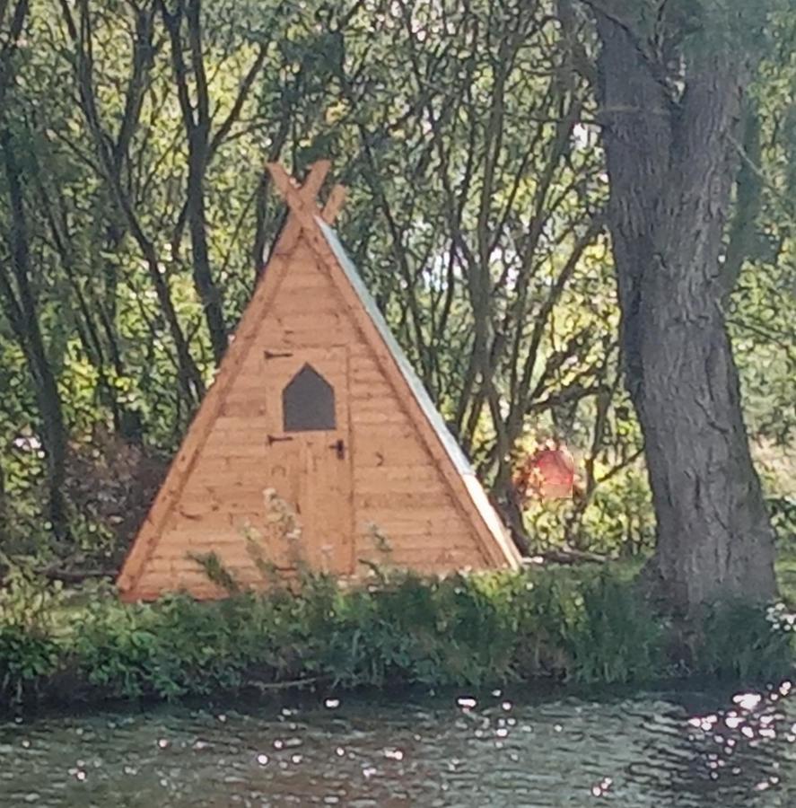 Отель "George'S" Lakeside Wooden Tipi Клэар Экстерьер фото