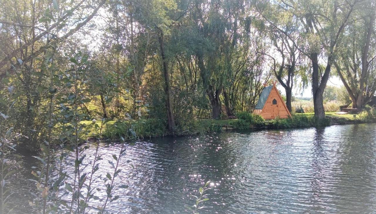 Отель "George'S" Lakeside Wooden Tipi Клэар Экстерьер фото