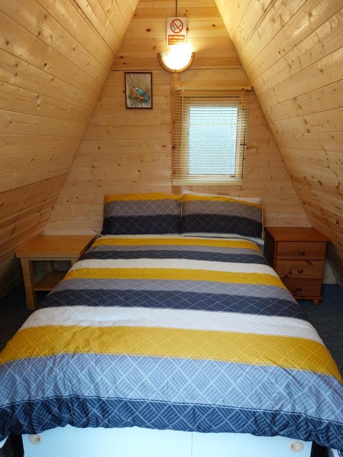 Отель "George'S" Lakeside Wooden Tipi Клэар Экстерьер фото